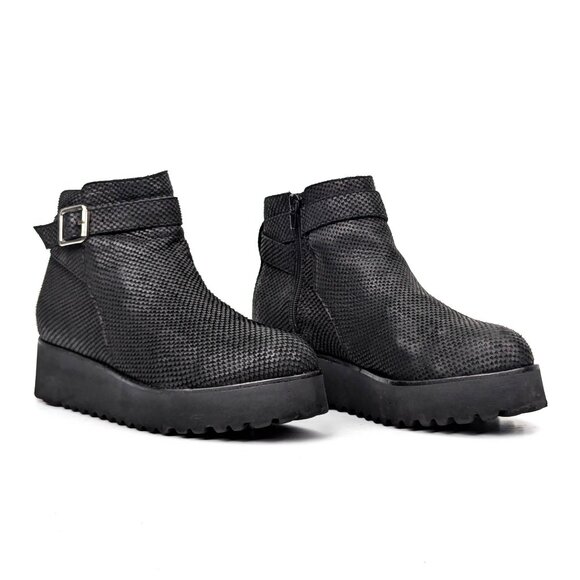 Jeffrey Campbell Women Black Leather Platform Buckle Zip Ankle Boots sz 9.5 - Picture 1 of 7